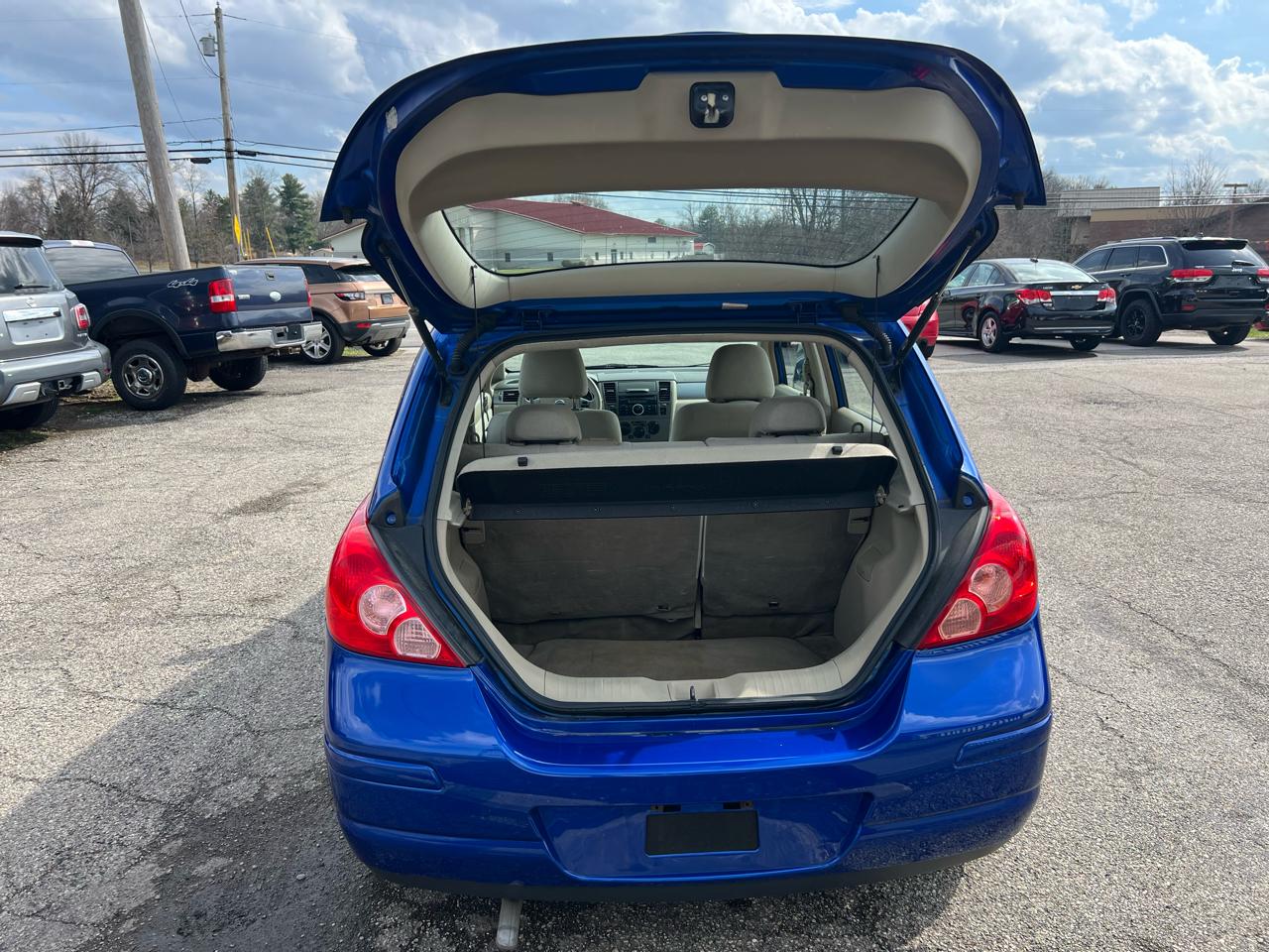 Nissan Versa 1.8 S Hatchback 2009