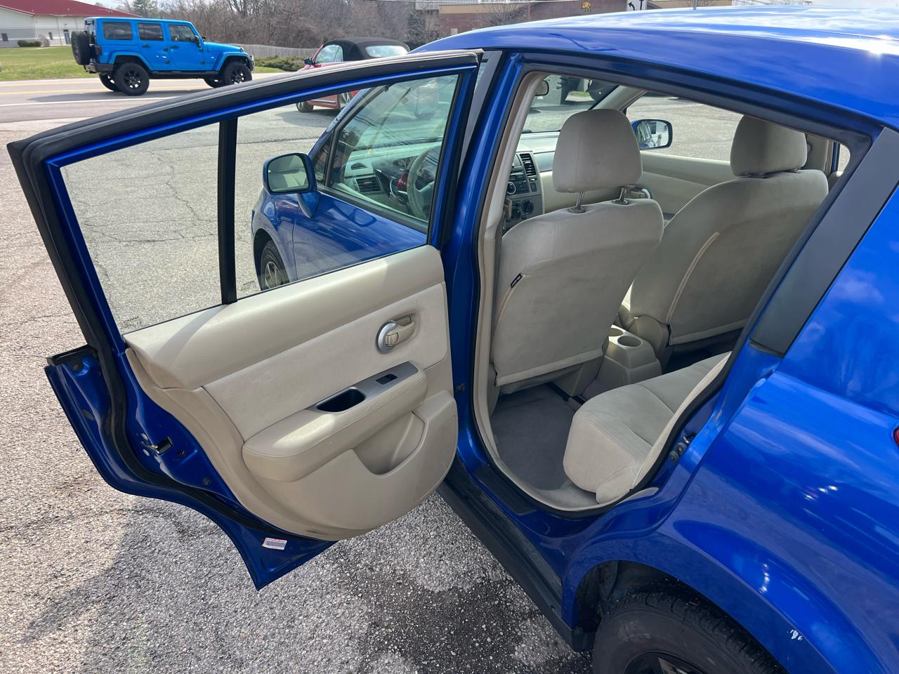 Nissan Versa 1.8 S Hatchback 2009