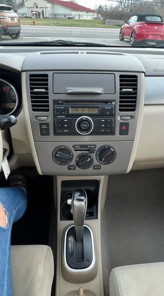 Nissan Versa 1.8 S Hatchback 2009