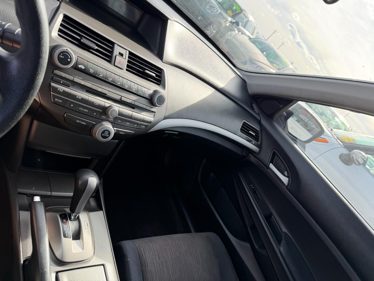 Honda Accord LX sedan AT 2012