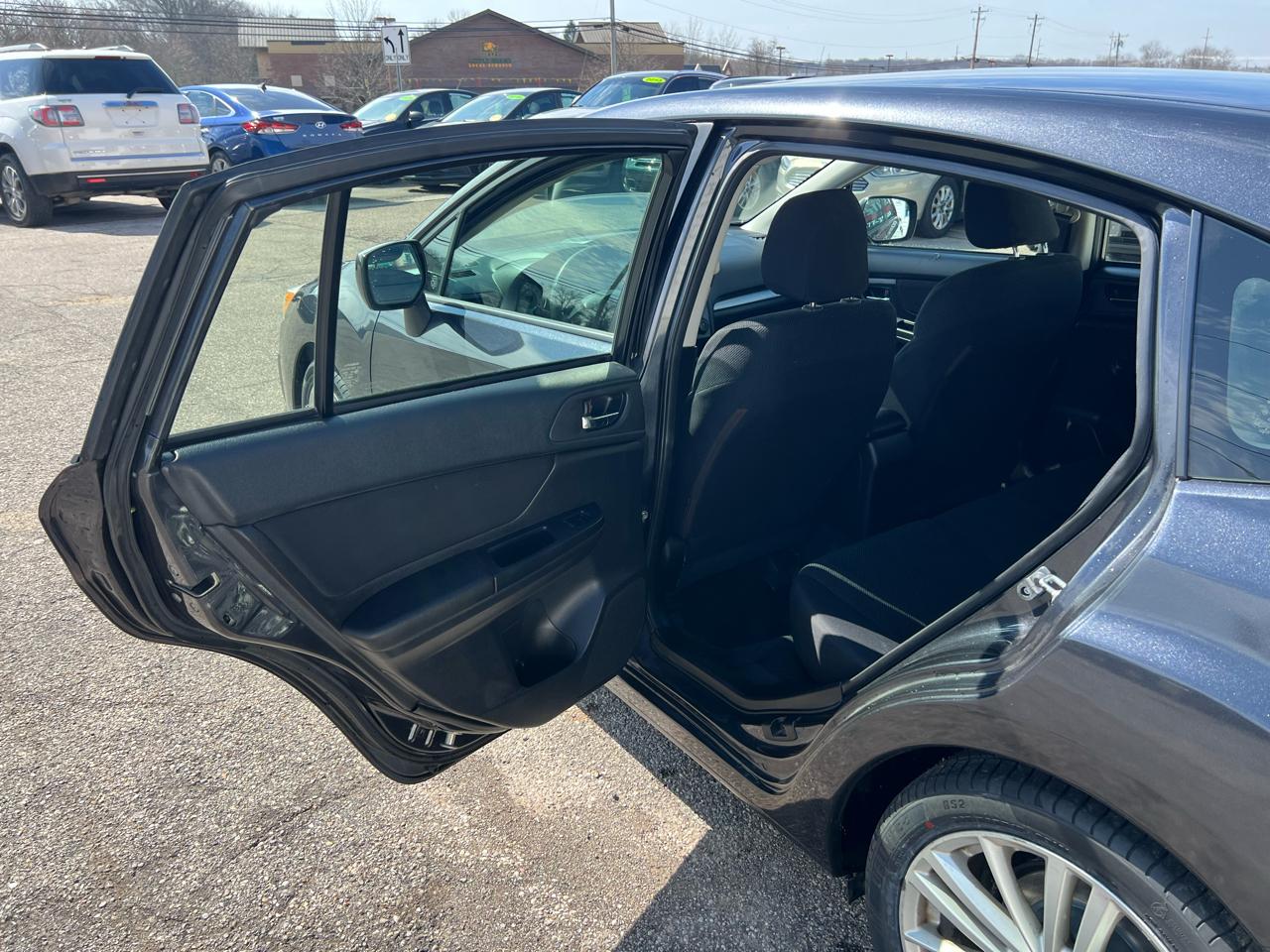 Subaru Impreza Premium Plus 5-Door+S/R 2012