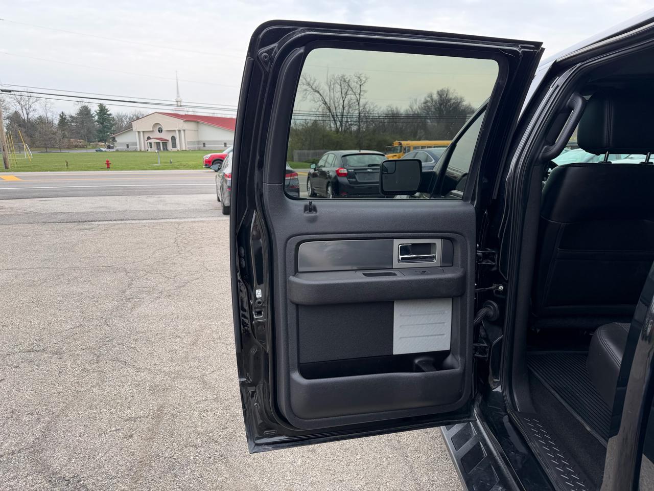 Ford F-150 SVT Raptor SuperCrew 5.5-ft. Bed 4WD 2013