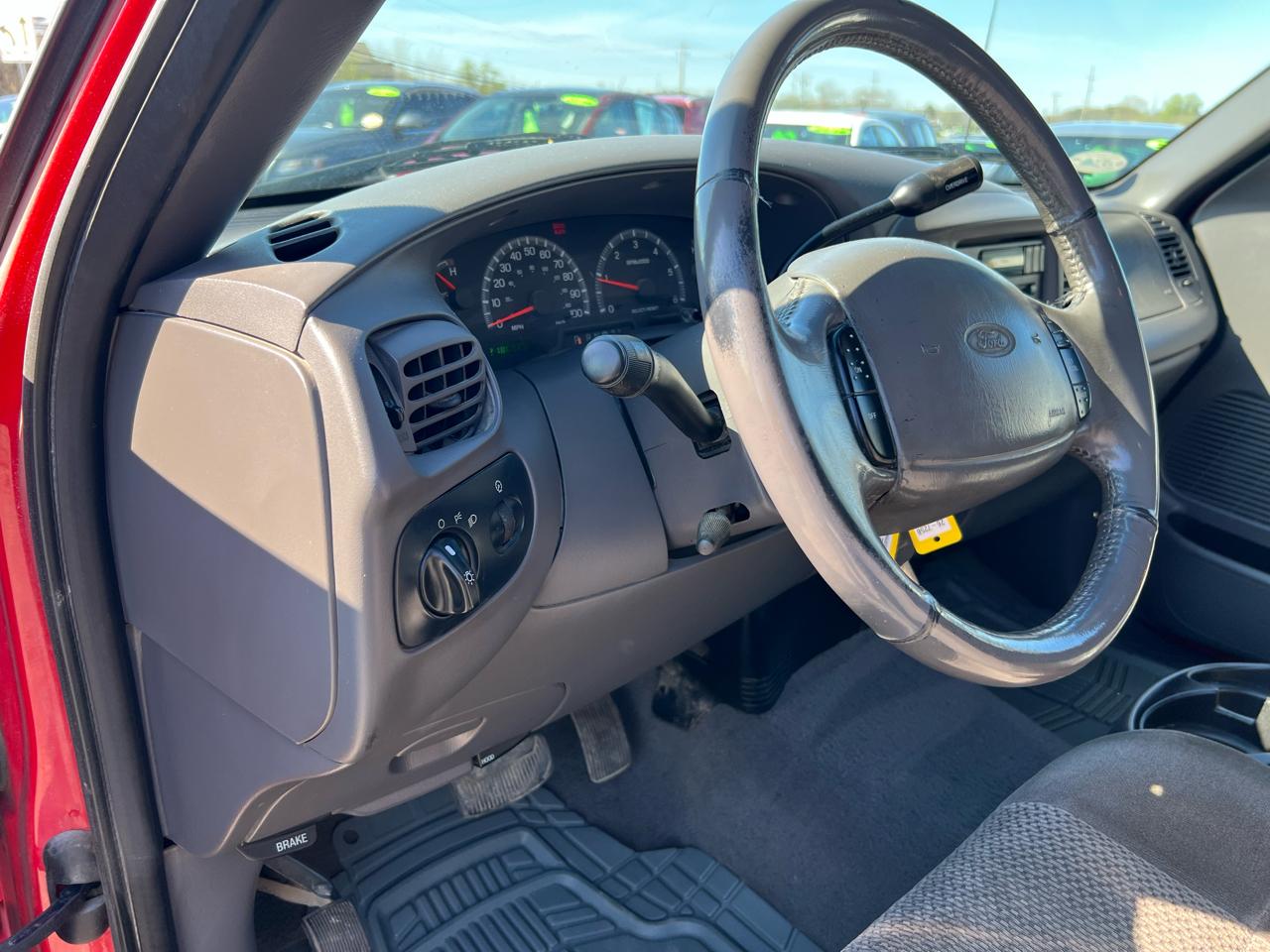 Ford F-150 XL SuperCab Short Bed 2WD 2002