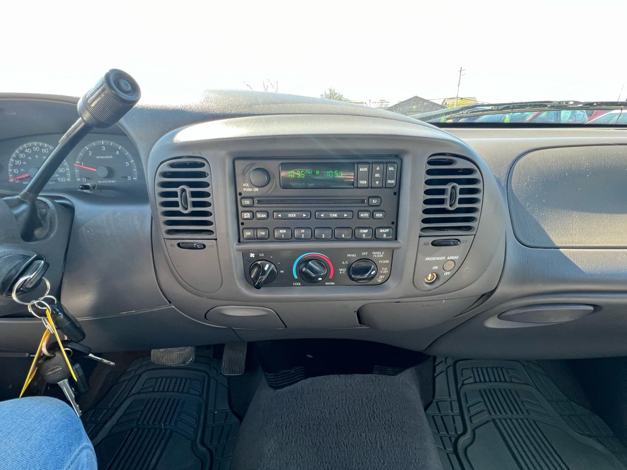 Ford F-150 XL SuperCab Short Bed 2WD 2002