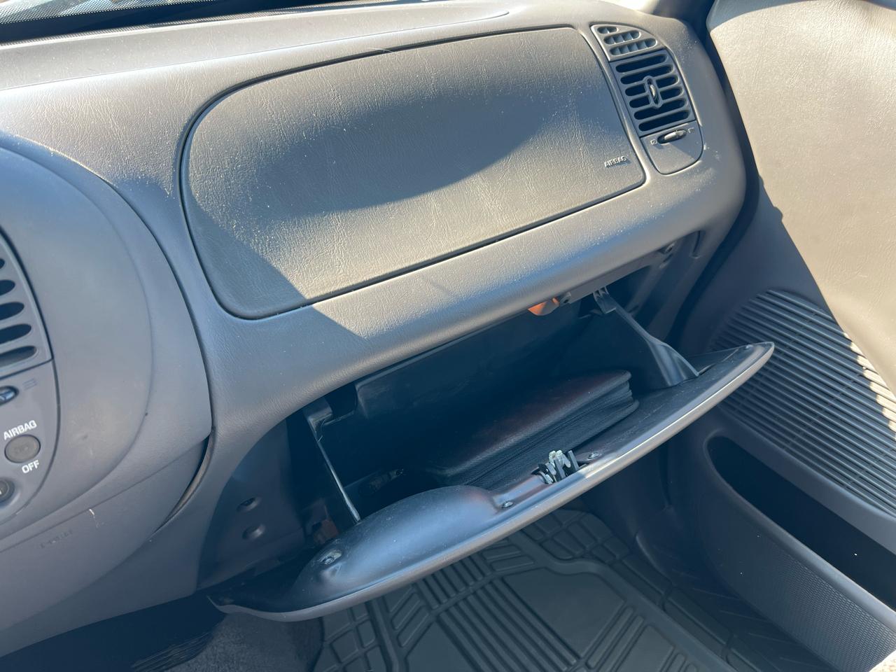 Ford F-150 XL SuperCab Short Bed 2WD 2002