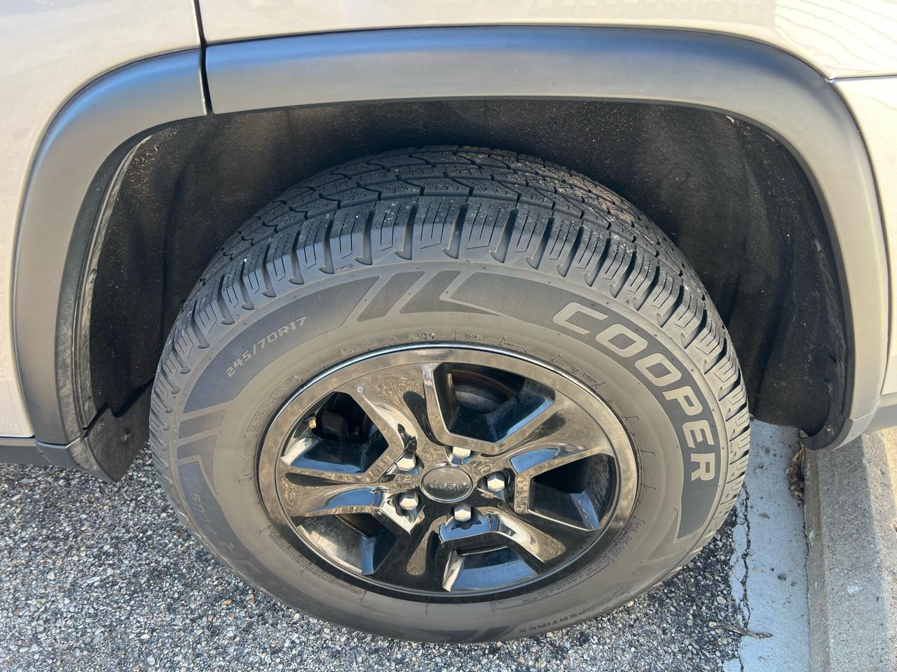 Jeep Grand Cherokee Laredo 4WD 2016