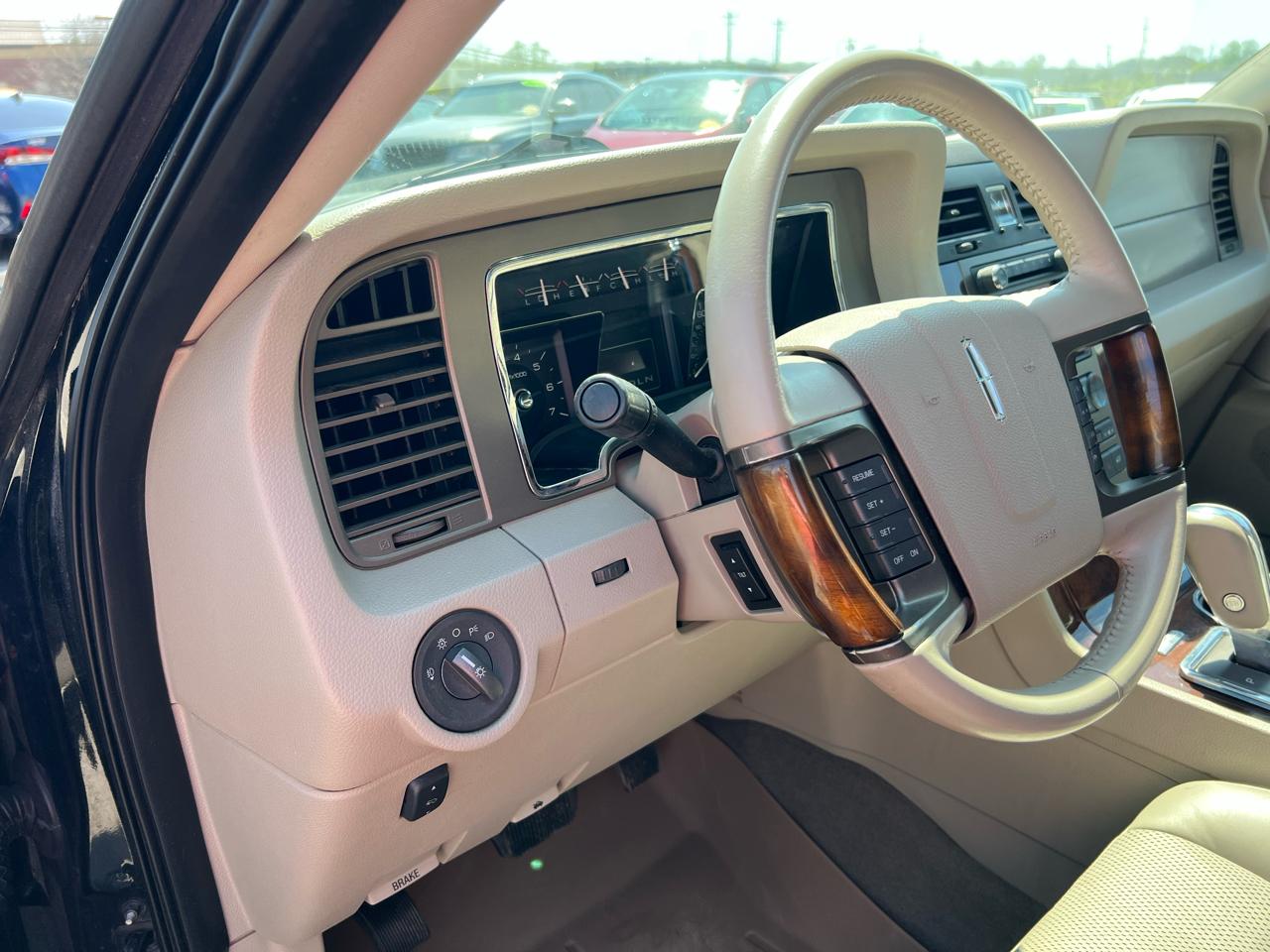 Lincoln Navigator 4WD 2012