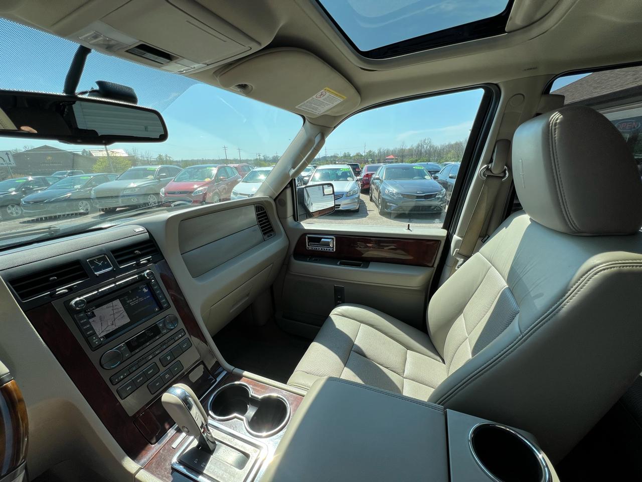 Lincoln Navigator 4WD 2012