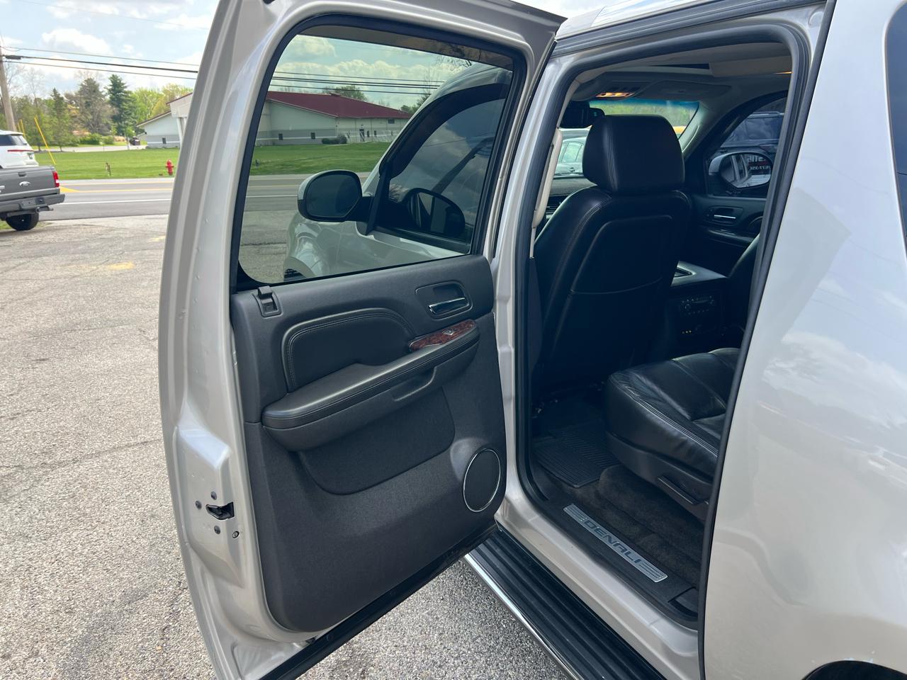 GMC Yukon Denali XL AWD 2008