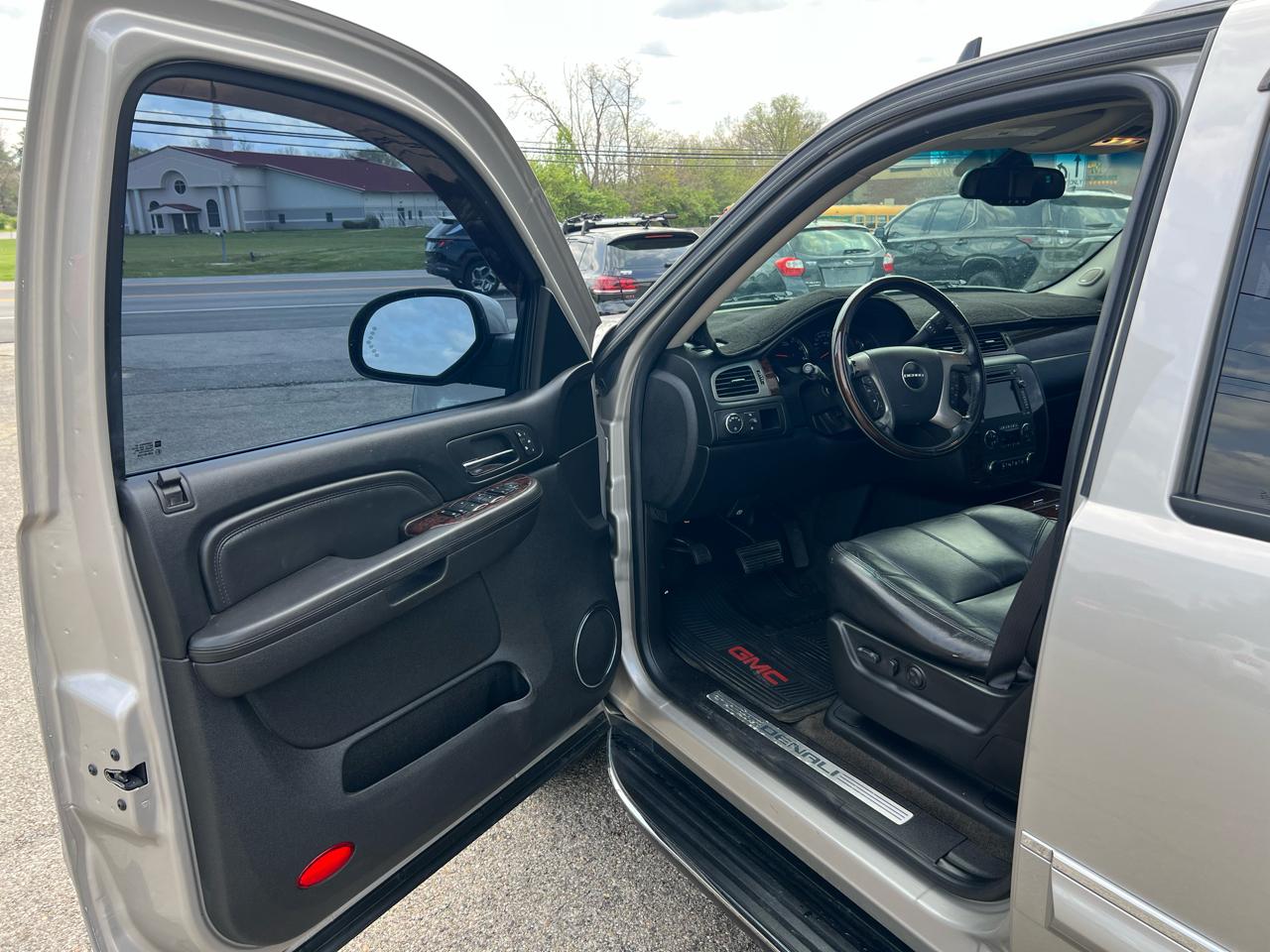 GMC Yukon Denali XL AWD 2008