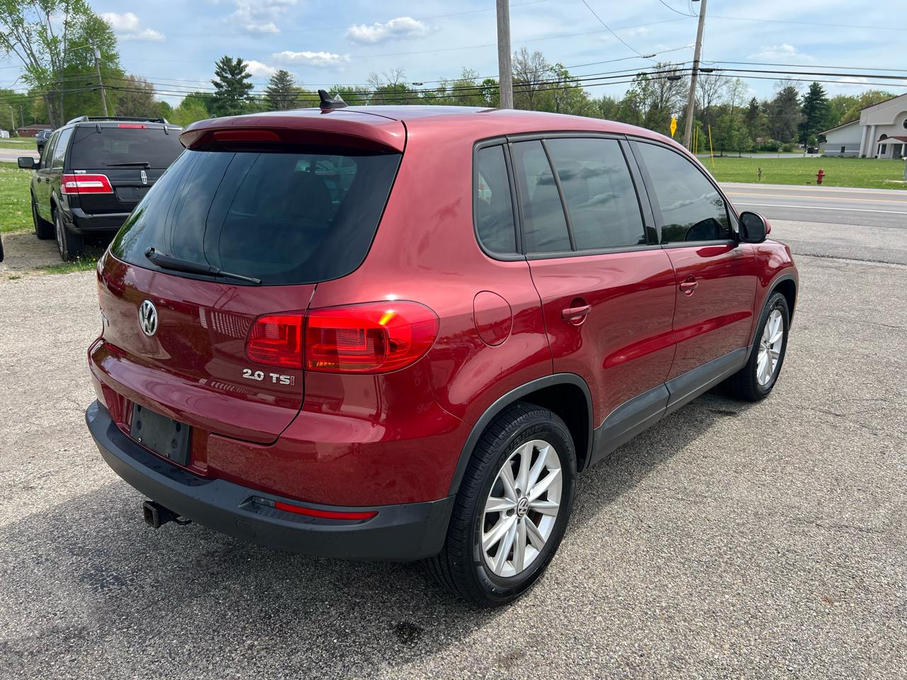 Volkswagen Tiguan S 2014