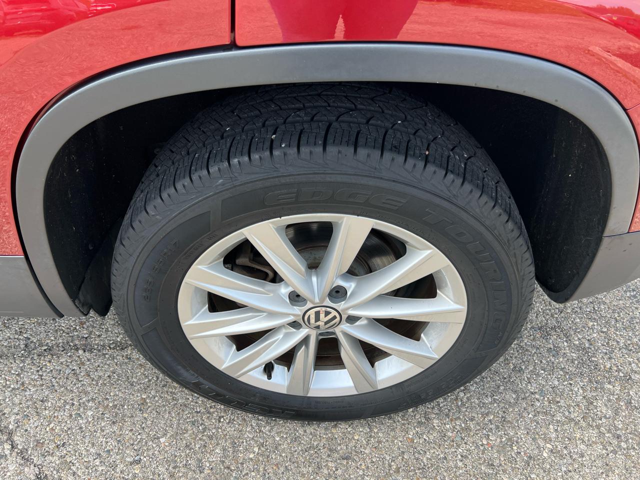 Volkswagen Tiguan S 2014