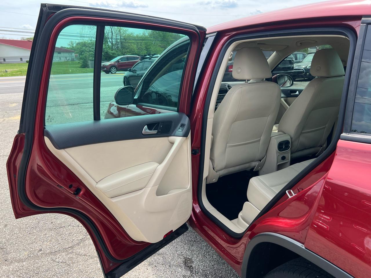 Volkswagen Tiguan S 2014