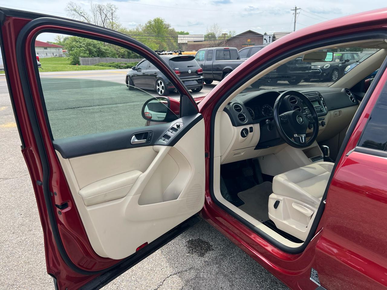 Volkswagen Tiguan S 2014