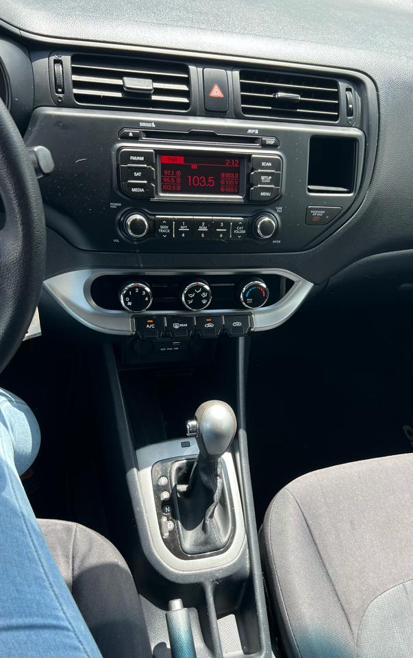 Kia Rio LX 2015