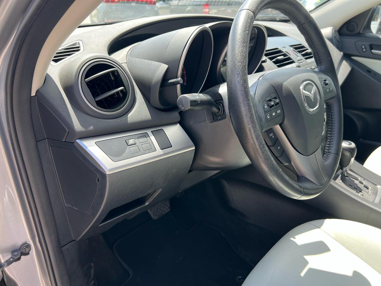 Mazda MAZDA3 i Touring AT 5-Door 2013