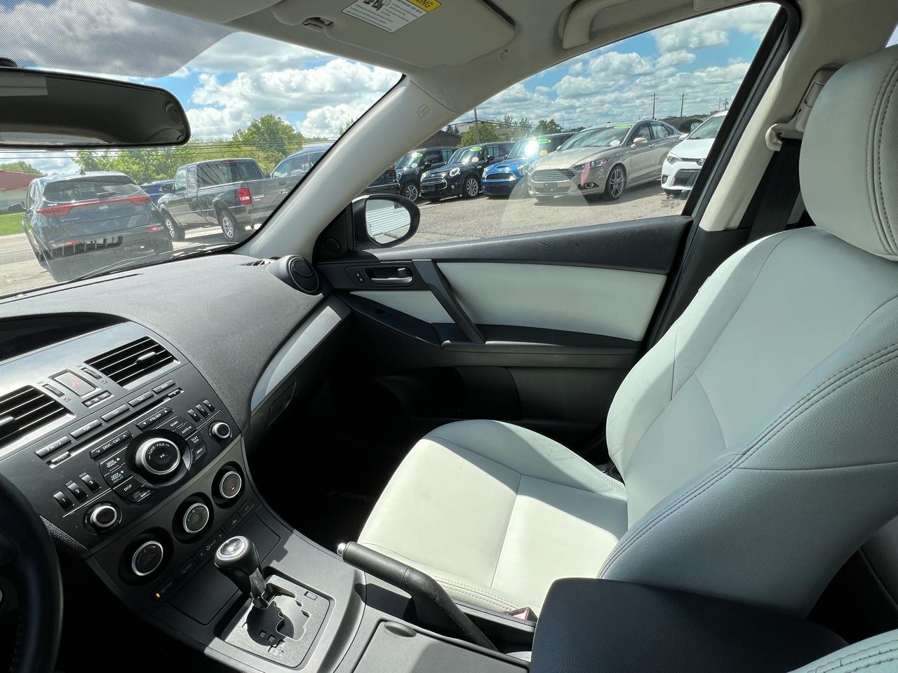 Mazda MAZDA3 i Touring AT 5-Door 2013