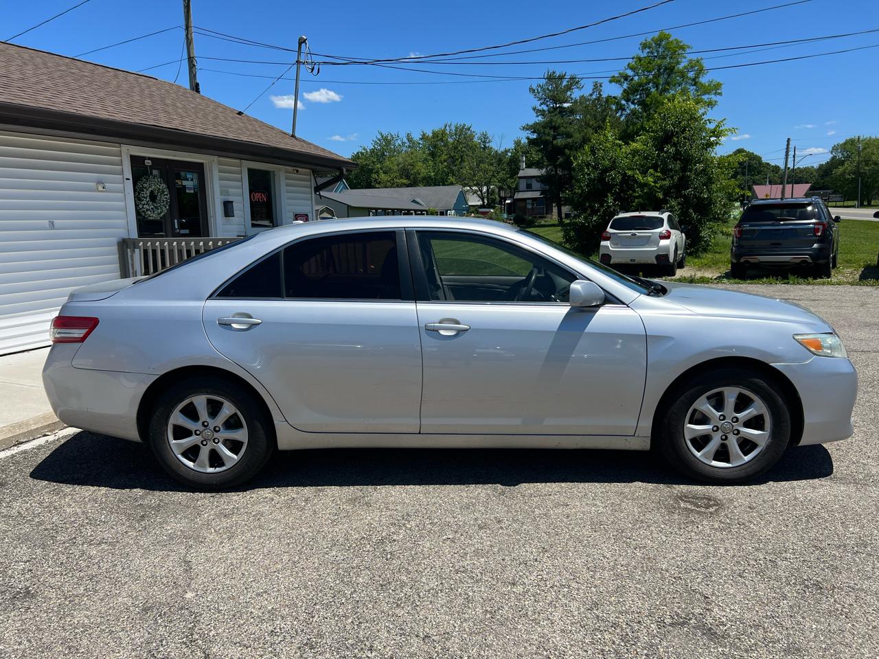 Toyota Camry SE 6-Spd MT 2010