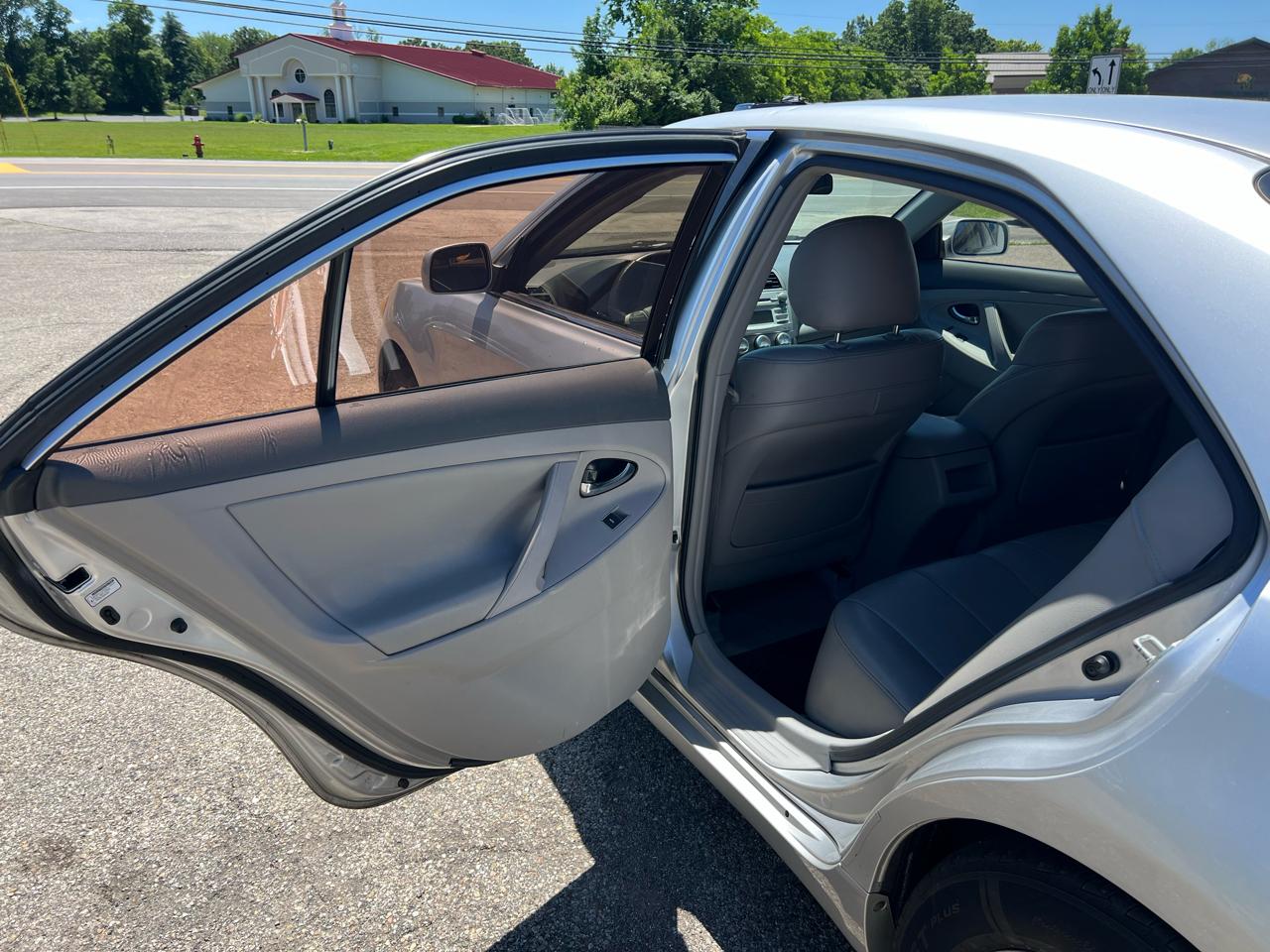 Toyota Camry SE 6-Spd MT 2010
