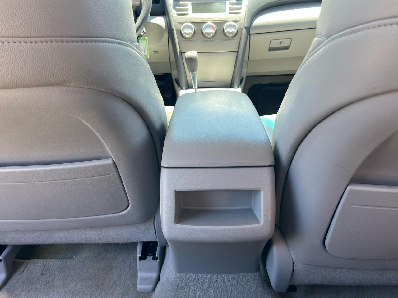 Toyota Camry SE 6-Spd MT 2010