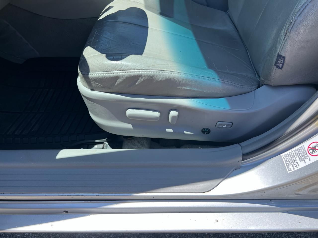 Toyota Camry SE 6-Spd MT 2010