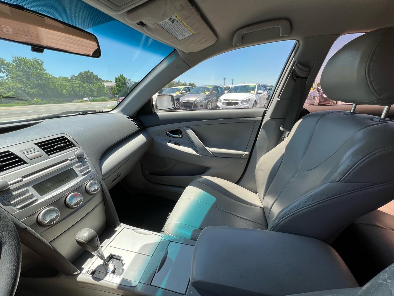 Toyota Camry SE 6-Spd MT 2010
