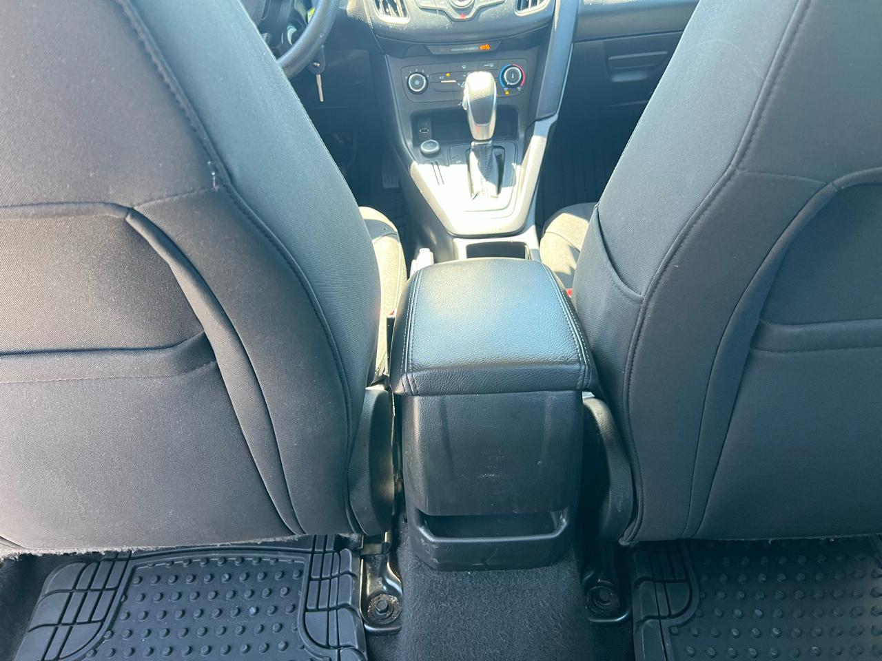 Ford Focus SE Sedan 2017