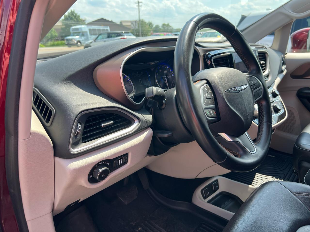 Chrysler Pacifica Touring-L 2017