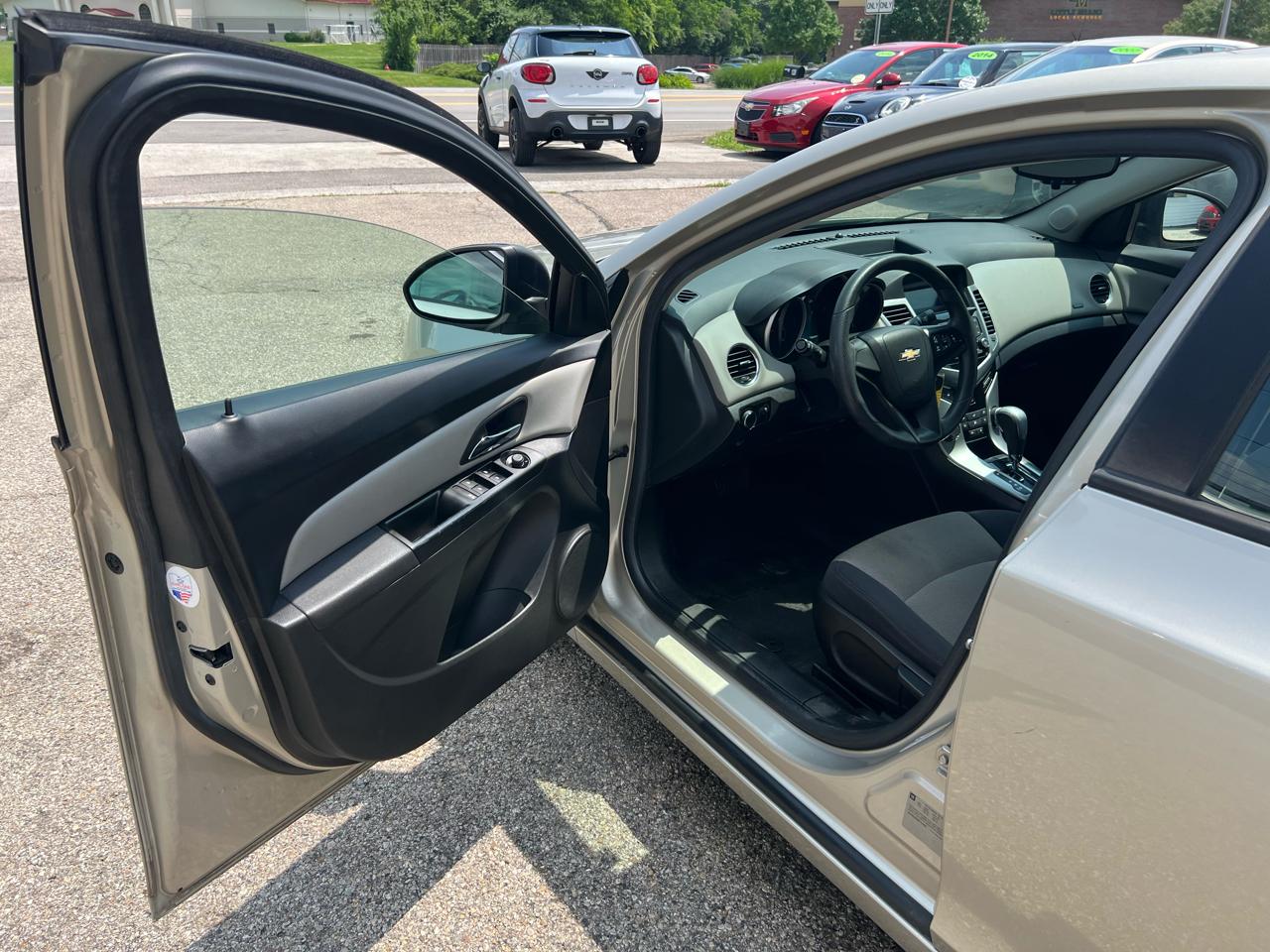 Chevrolet Cruze LS Auto 2013