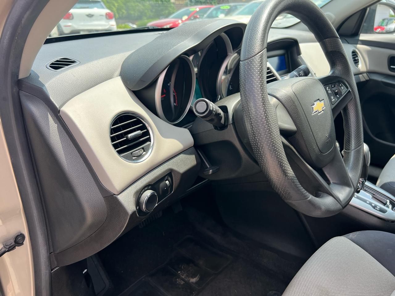 Chevrolet Cruze LS Auto 2013