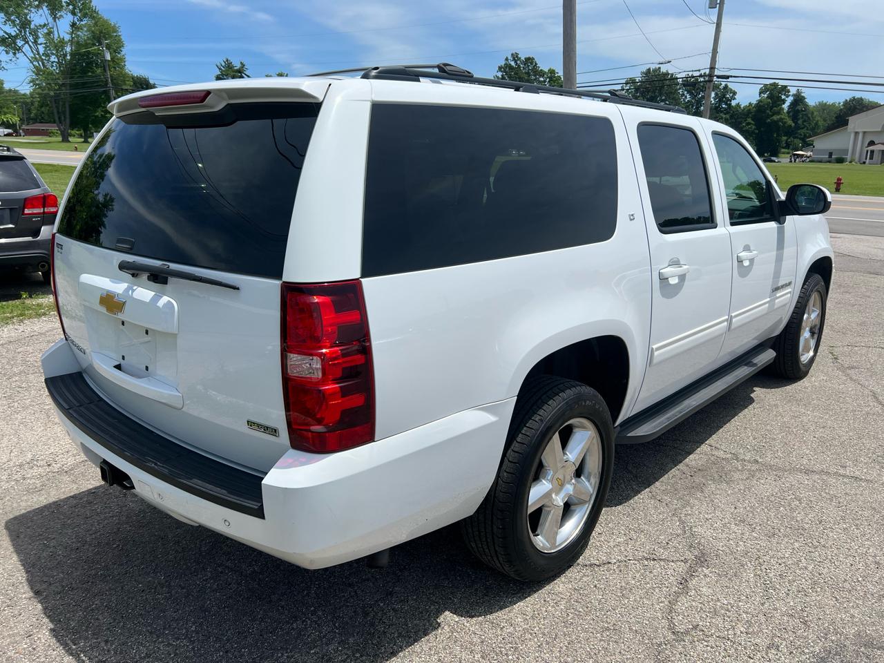 Chevrolet Suburban LT 1500 4WD 2012
