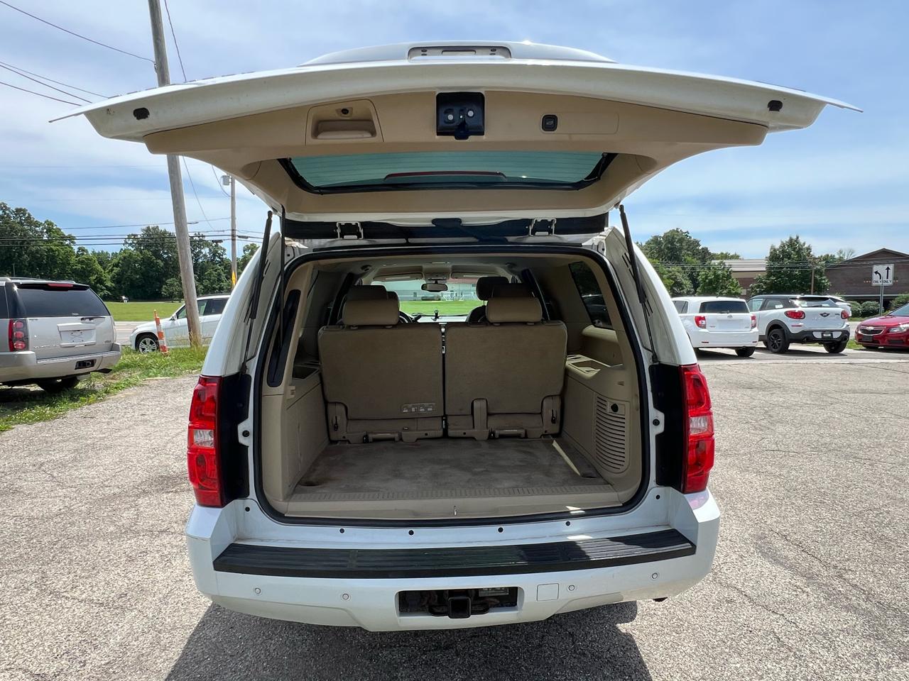 Chevrolet Suburban LT 1500 4WD 2012