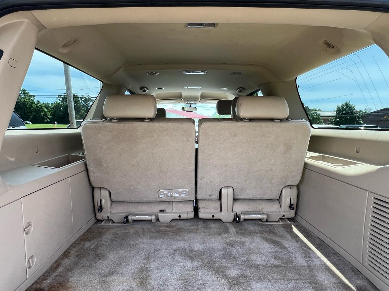 Chevrolet Suburban LT 1500 4WD 2012