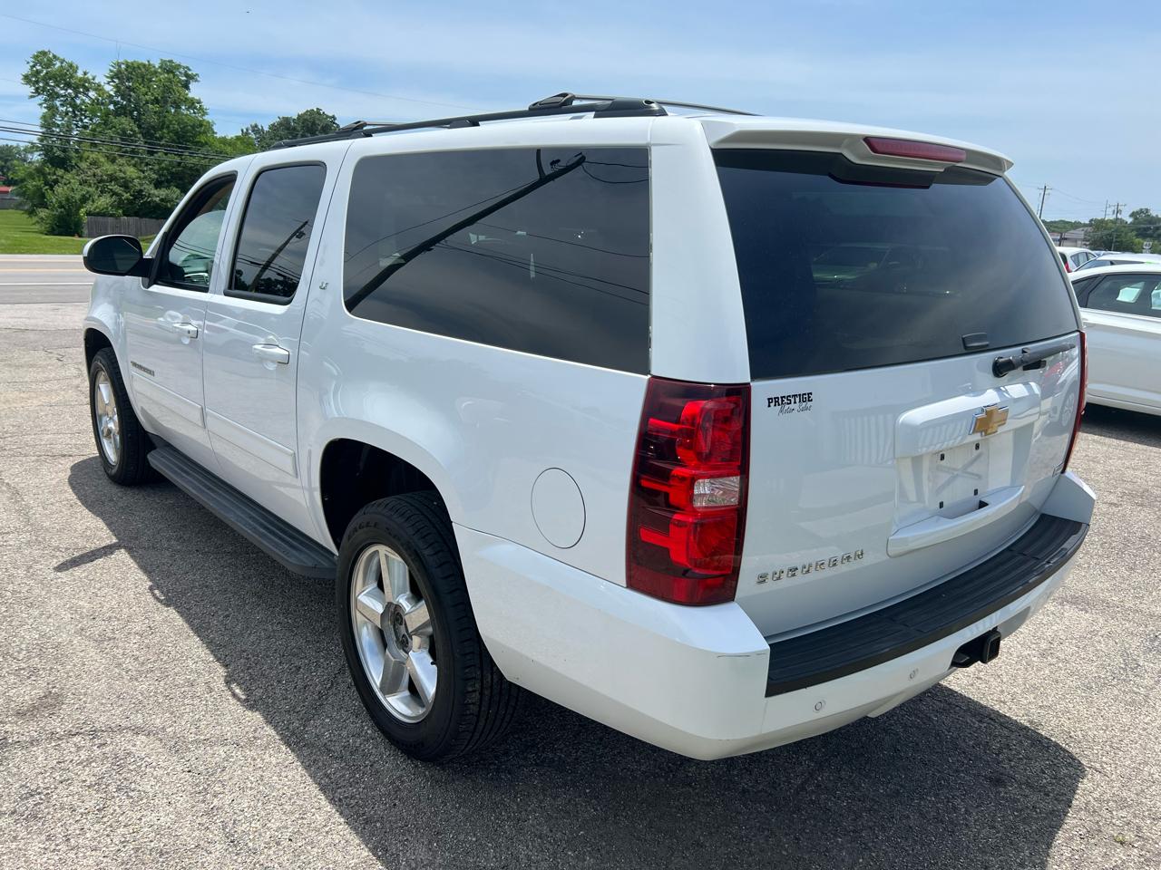 Chevrolet Suburban LT 1500 4WD 2012