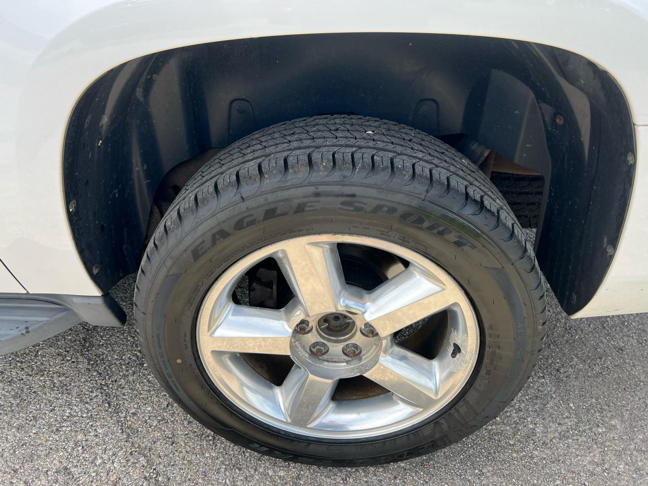 Chevrolet Suburban LT 1500 4WD 2012