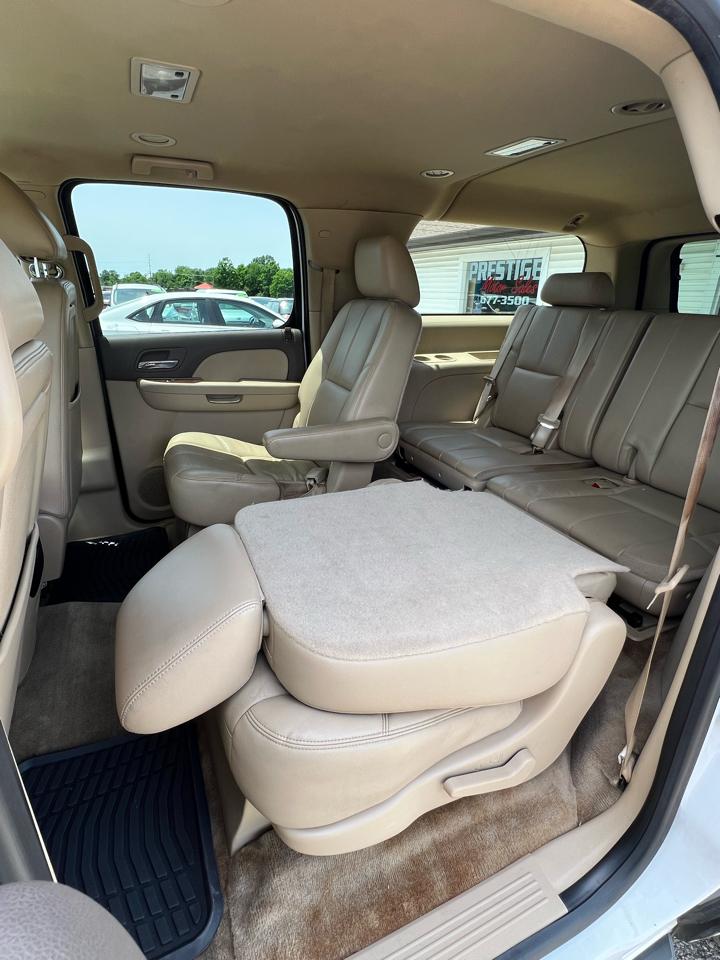 Chevrolet Suburban LT 1500 4WD 2012