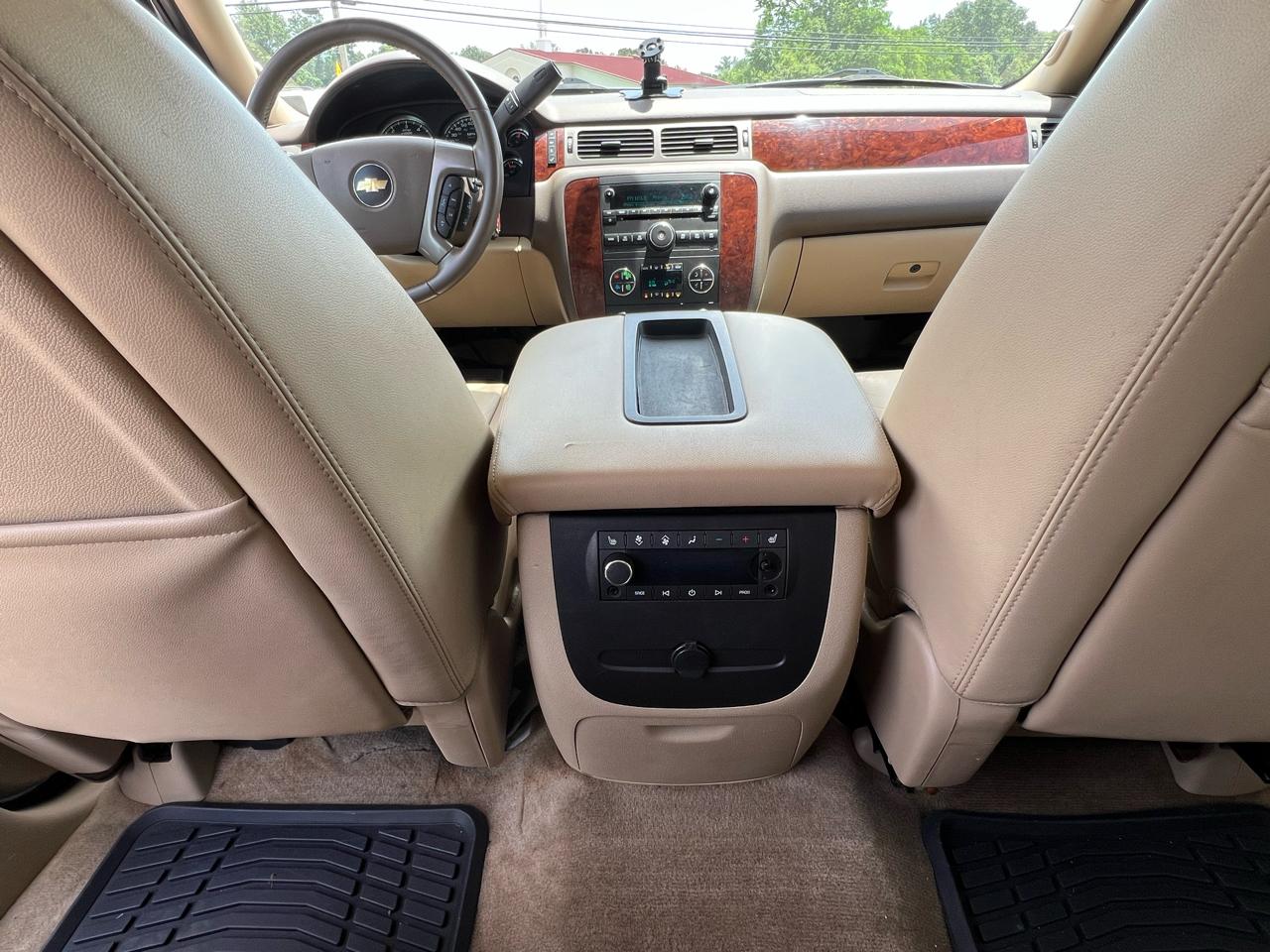 Chevrolet Suburban LT 1500 4WD 2012