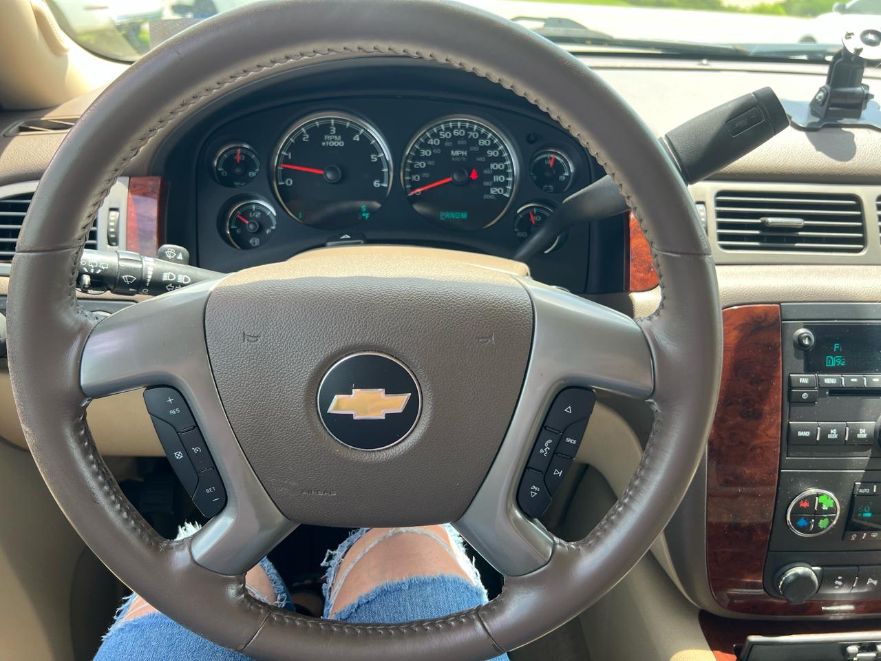 Chevrolet Suburban LT 1500 4WD 2012