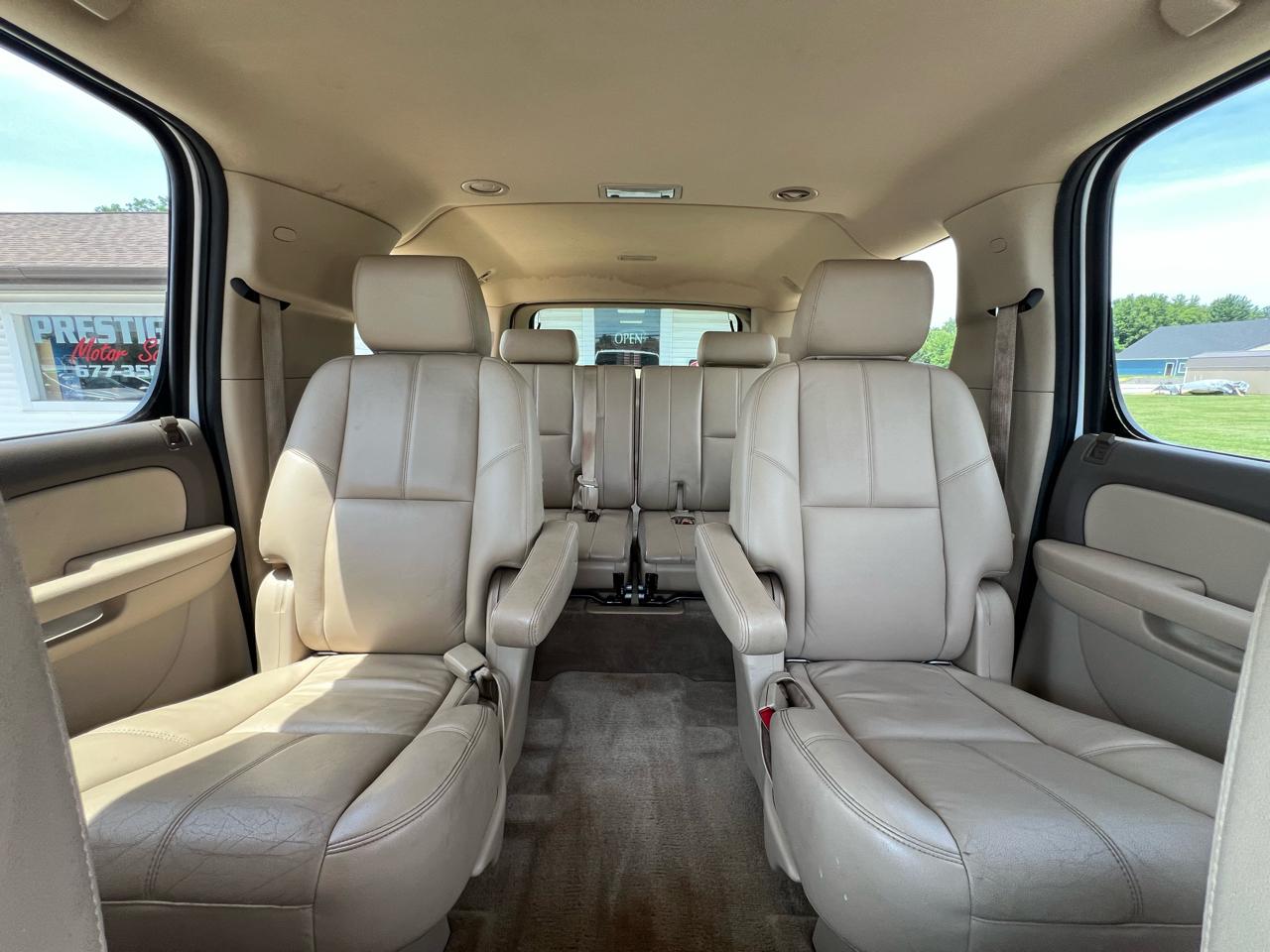 Chevrolet Suburban LT 1500 4WD 2012