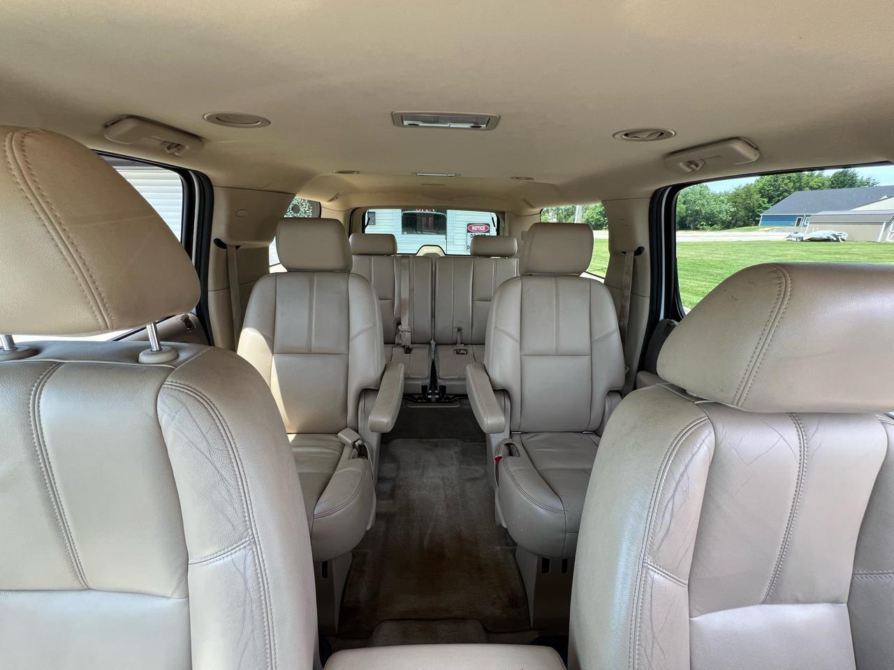 Chevrolet Suburban LT 1500 4WD 2012