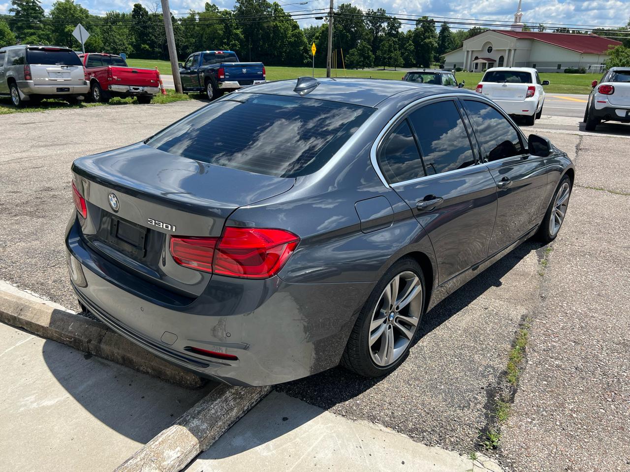BMW 3-Series 330i SULEV Sedan 2017