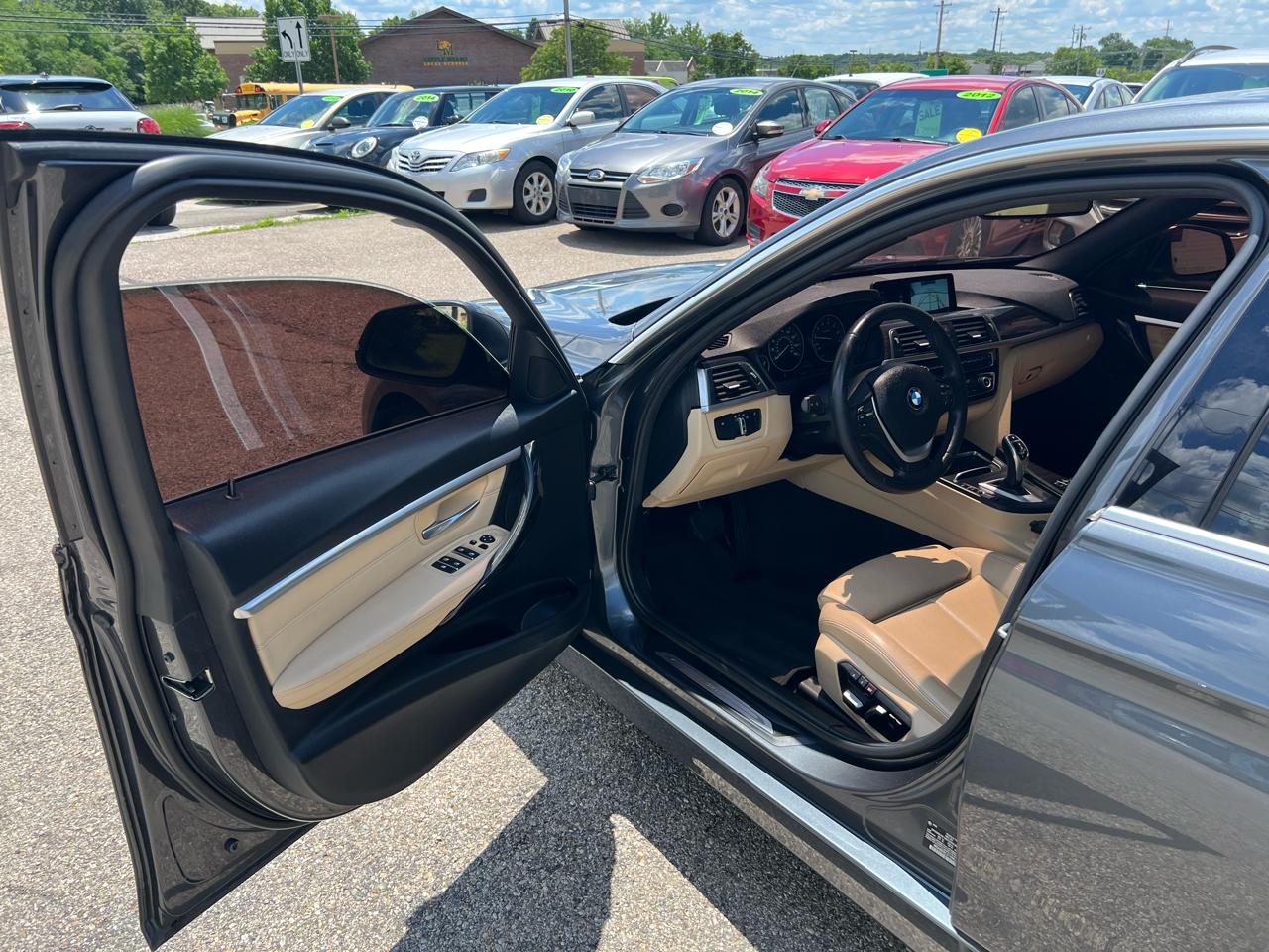 BMW 3-Series 330i SULEV Sedan 2017