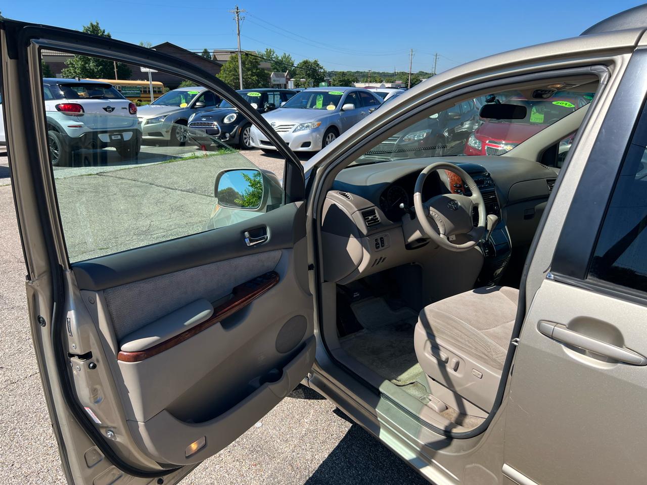 Toyota Sienna XLE 2005