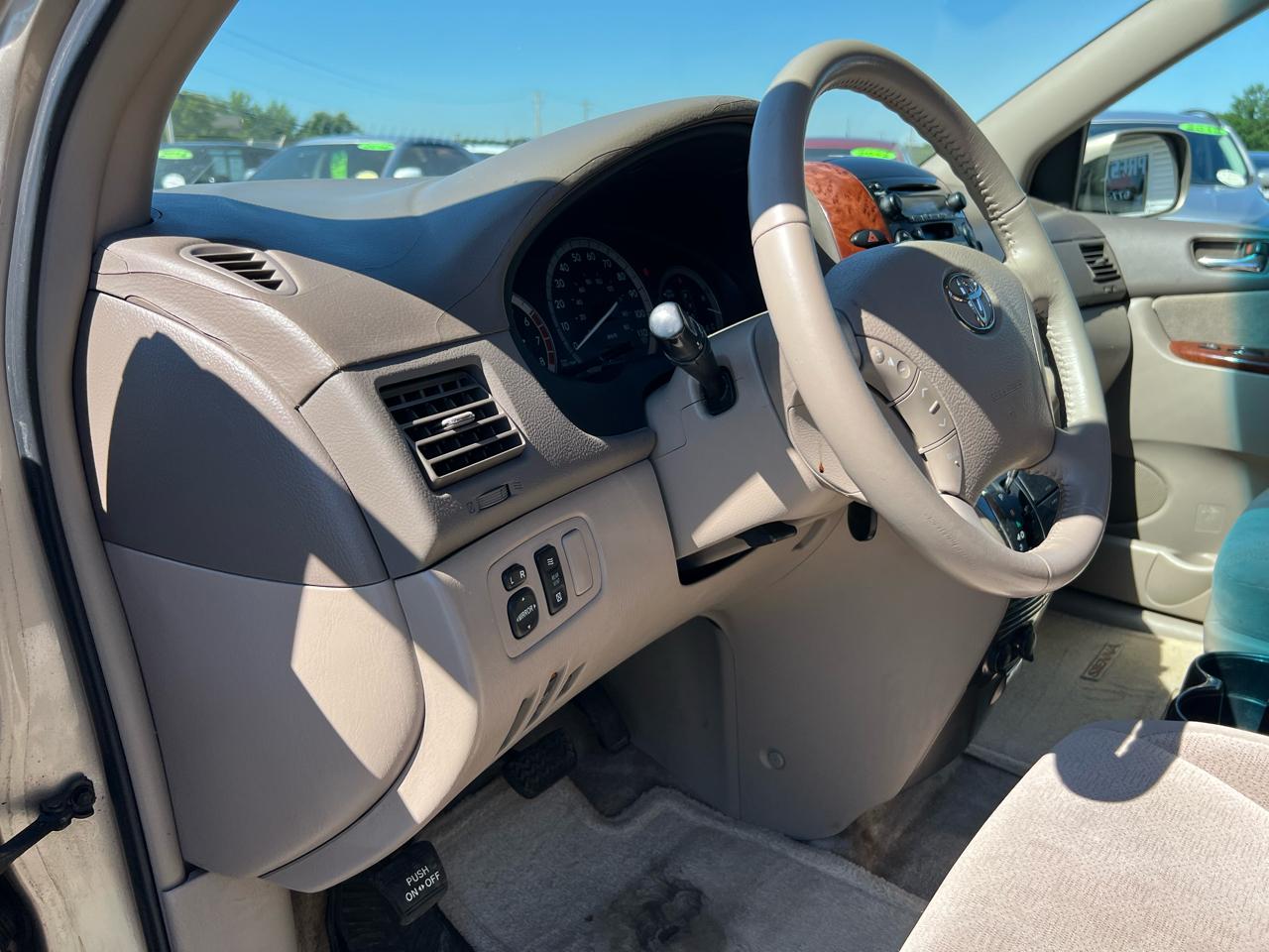 Toyota Sienna XLE 2005