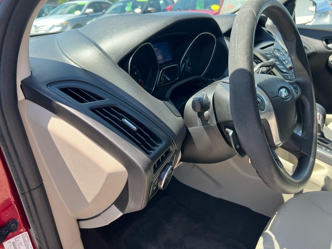Ford Focus SE Hatch 2014