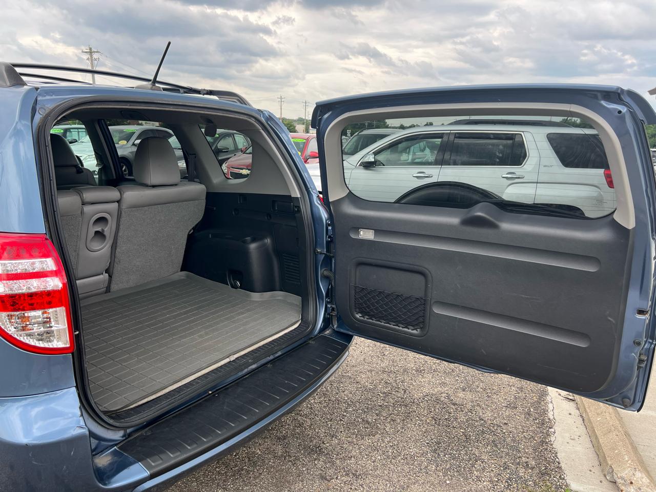 Toyota RAV4 Limited I4 4WD 2012