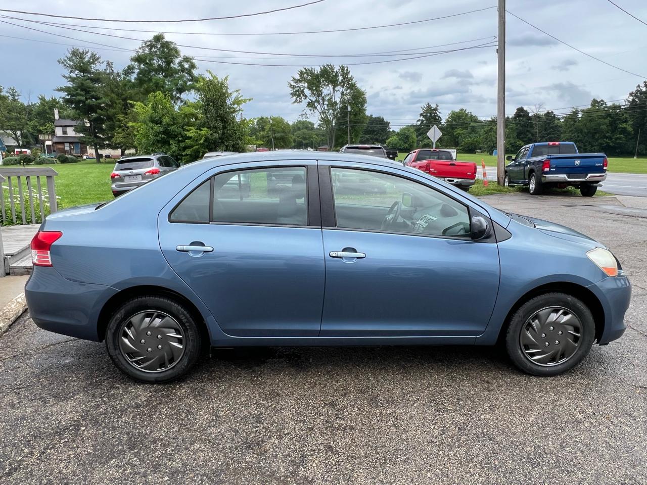 Toyota Yaris Sedan 4-Speed AT 2009