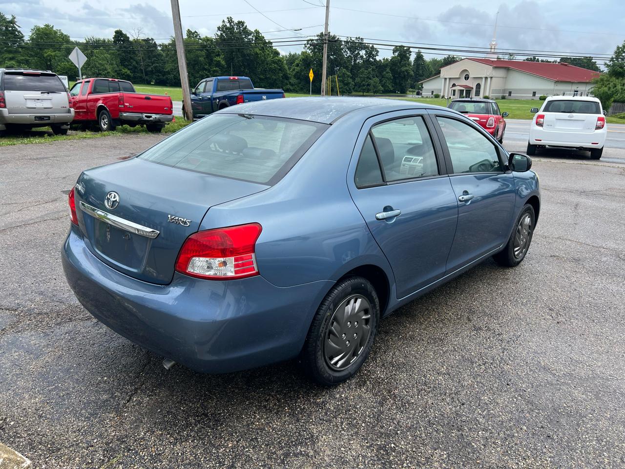 Toyota Yaris Sedan 4-Speed AT 2009