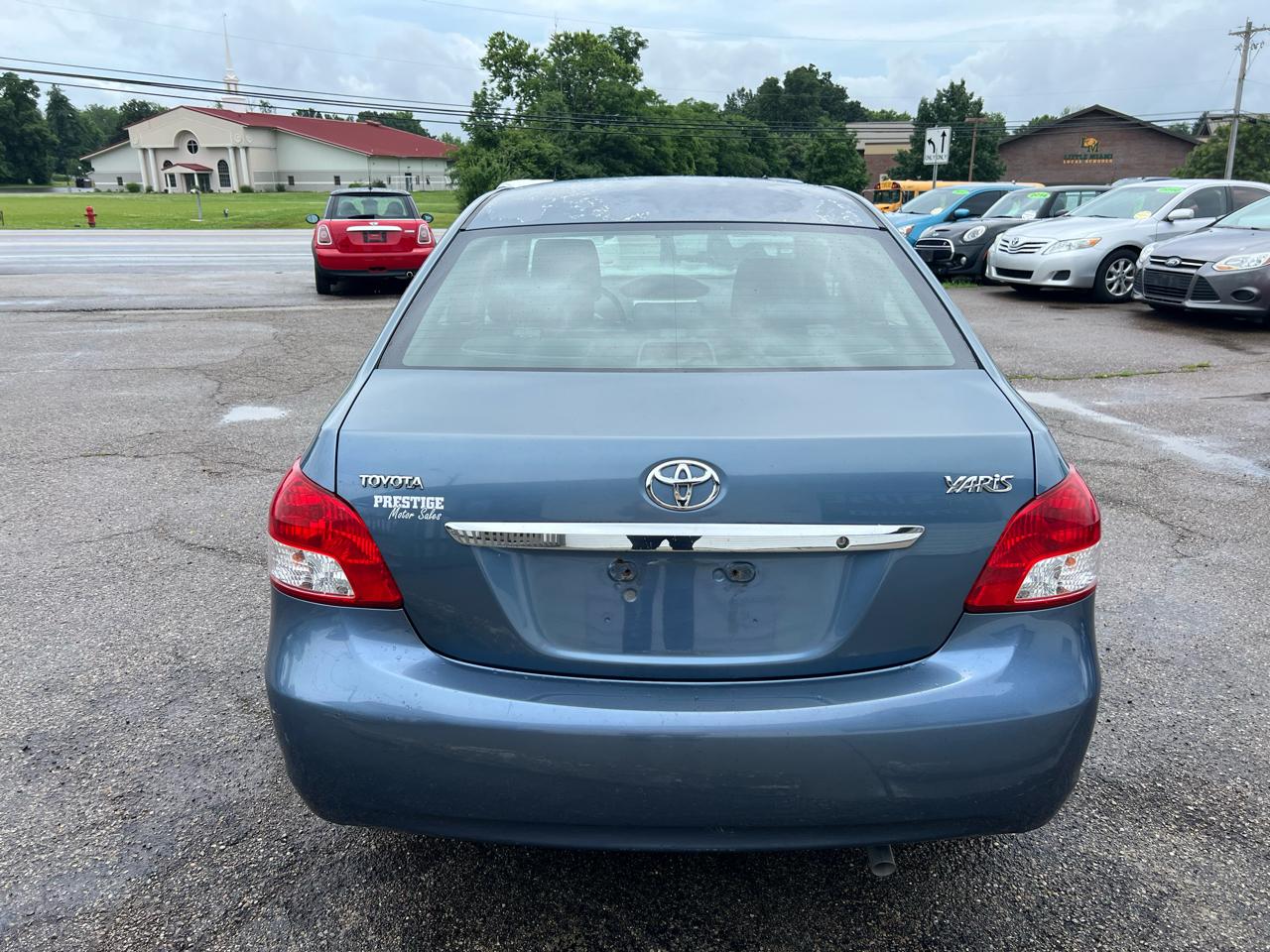 Toyota Yaris Sedan 4-Speed AT 2009