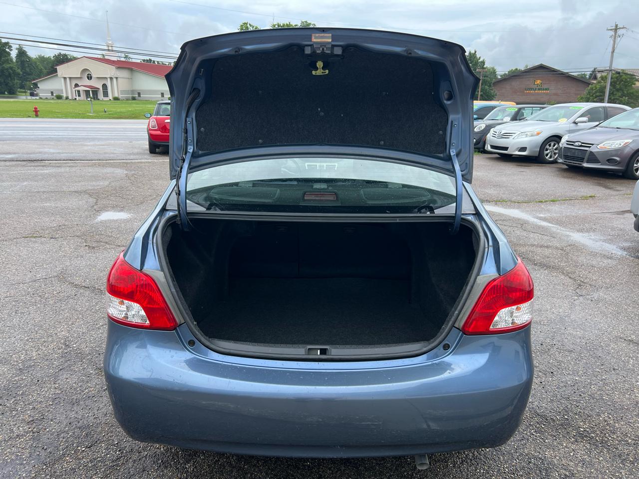 Toyota Yaris Sedan 4-Speed AT 2009